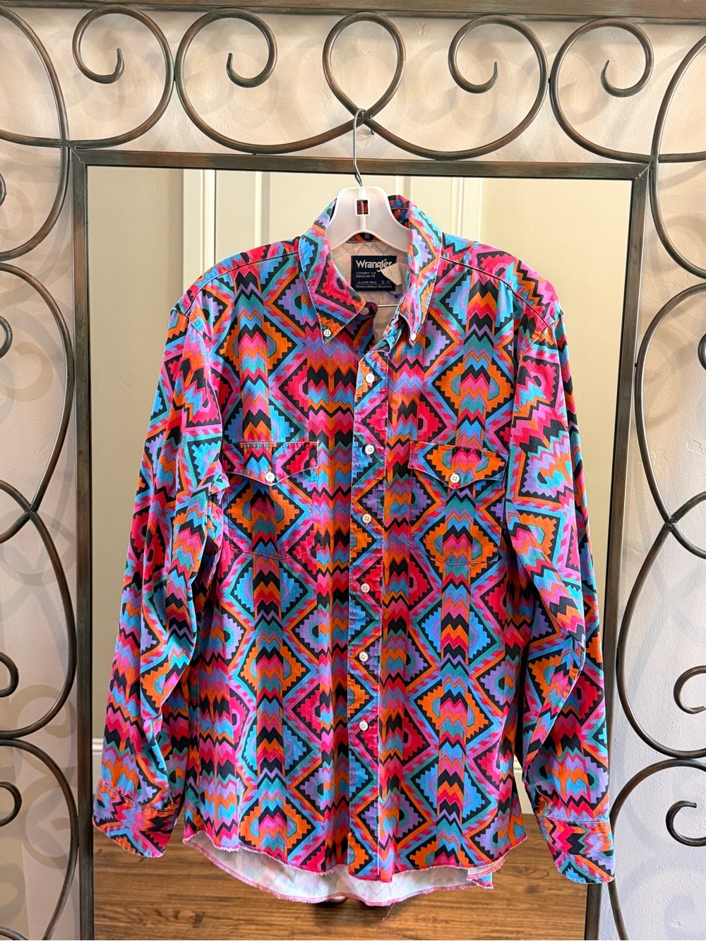 Wrangler Men’s Cowboy Cut X-Long Tails 16-35 Multicolor Geometric Western Shirt